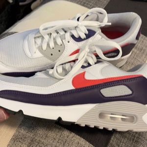 Nike Retro 2021 Eggplant Airmax 90 Size 10Mens 11.5Womens
